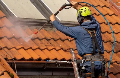 Démoussage et hydrofuge de toiture à Montclard
