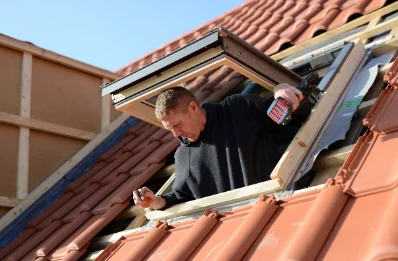 Pose de fenêtres de toit Velux à Montclard